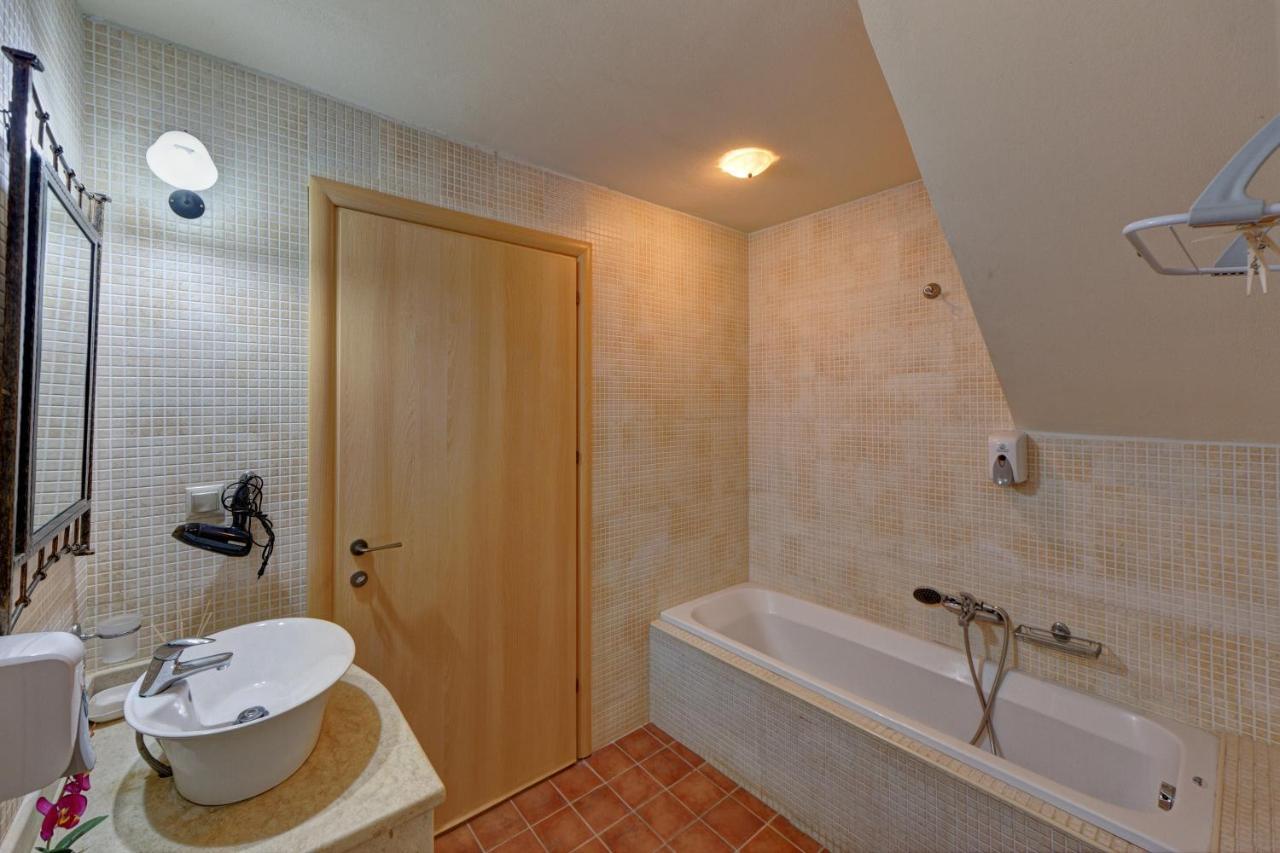 Mourtzanakis Residence - Traditional Eco Hotel In Akhládha Extérieur photo